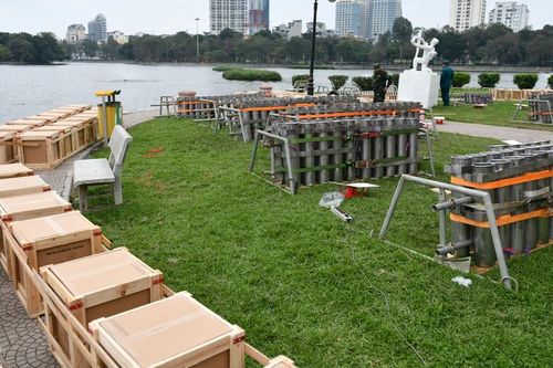 Cận cảnh 'trận địa' pháo hoa ở Công viên Thống Nhất
