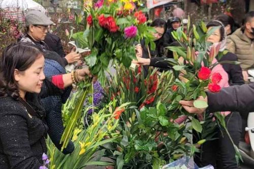 30 Tết tại chợ hoa lâu đời nhất Hà Nội