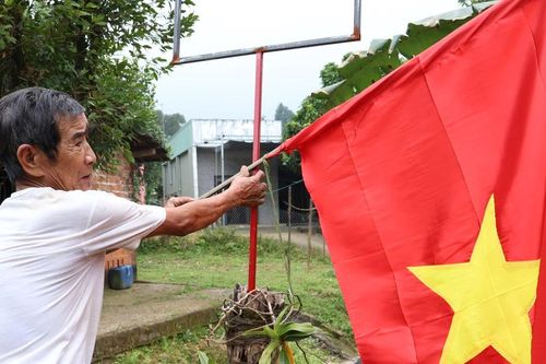 Đồng bào người Cor tưng bừng đón Tết Nguyên đán