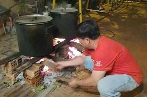 Tết này mình gói bánh nha con?