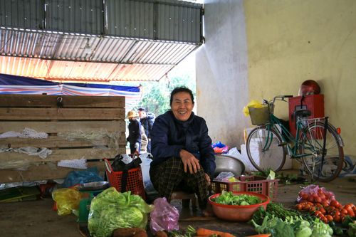 Bình yên phiên chợ quê ngày 30 Tết