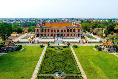 Cận cảnh điện Kiến Trung trăm tỉ mở cửa miễn phí đón khách dịp Tết