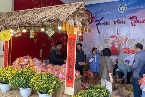 Ấm áp những gian hàng 0 đồng chia sẻ cùng người bệnh nghèo những ngày Tết