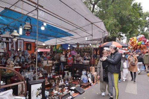 Chợ đồ cũ Hà Nội năm họp một lần nhộn nhịp 'người mua kẻ bán' ngày cận Tết 2024