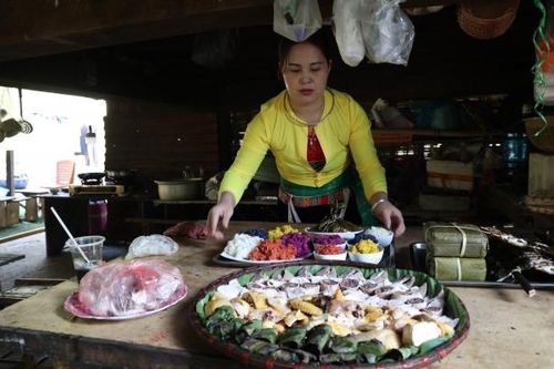 Mâm 'cỗ lá' của người Mường gồm những món ăn gì?