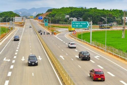 Tuân thủ quy định khi di chuyển trên đường cao tốc dịp Tết Nguyên đán 2024