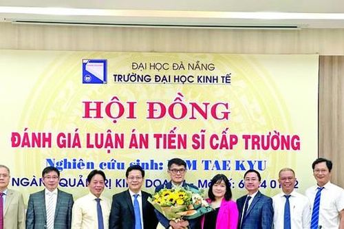 Ông chủ doanh nghiệp Hàn lấy bằng tiến sĩ Việt ở tuổi 50