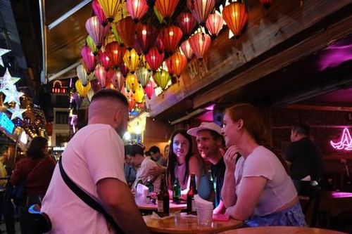 Lý do du khách đổ xô tới 'phố không ngủ'