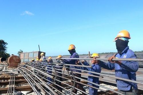 Đại công trình cầu nối Sóc Trăng - Trà Vinh tất bật ngày giáp Tết