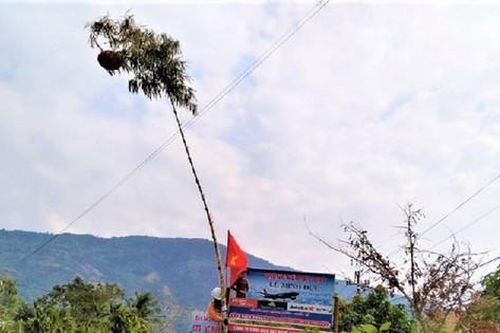 Nguy cơ phóng điện gây chết người khi dựng cây nêu ngày Tết