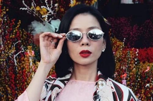 Sao Việt xúng xính áo dài, trang hoàng nhà cửa ngày cuối năm