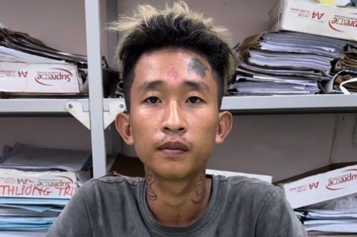 Táo tợn khống chế cướp vàng của nữ sinh trong đêm