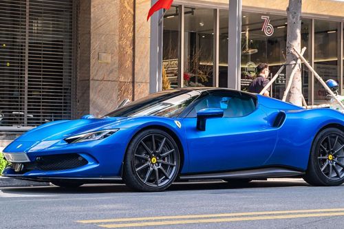 Cận cảnh siêu xe Ferrari 296 GTS của đại gia Sài Gòn có bộ mâm trị giá hơn 1 tỷ