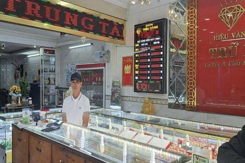 Cướp vàng bán lấy tiền đưa cho vợ để sắm Tết