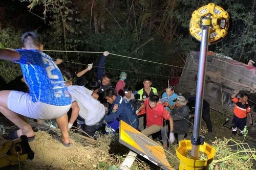 Thái Lan: Xe chở du khách Đan Mạch gặp nạn khiến 13 người bị thương