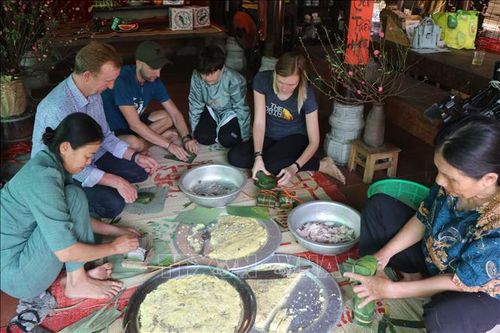 Trải nghiệm Tết cổ truyền Việt Nam trên đất Cố đô Huế