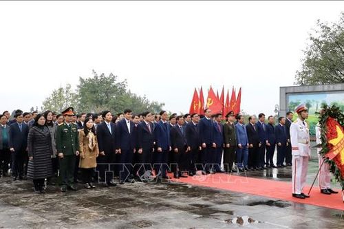 Dâng hương tưởng niệm, tri ân các Vua Hùng dịp Tết Giáp Thìn 2024
