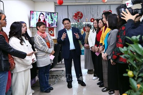 Thủ tướng Chính phủ kiểm tra công tác ứng trực và chúc Tết cán bộ, phóng viên các cơ quan thông tấn, báo chí