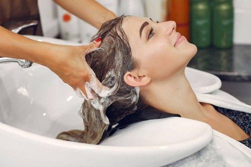 Có nên gội đầu vào ngày mùng 1 Tết ?