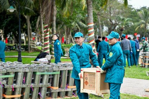 Bên trong trận địa pháo hoa tầm cao phục vụ Tết Nguyên đán