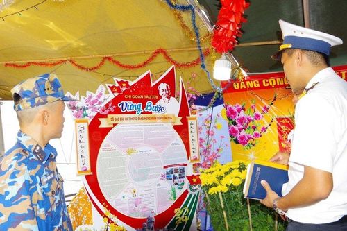 Sôi nổi các hoạt động đón xuân Giáp Thìn của Vùng 2 Hải quân