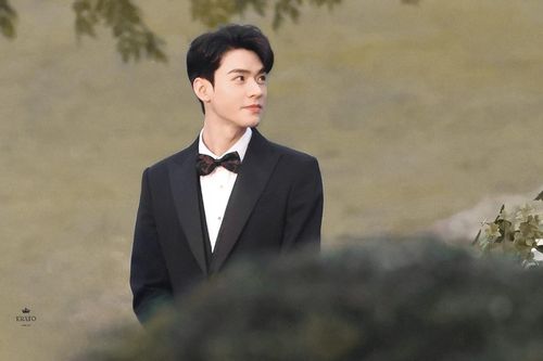 Lộ tạo hình chú rể của Cung Tuấn trong Hồ Yêu Tiểu Hồng Nương