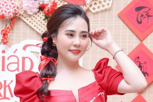 Bạn gái tin đồn NSƯT Quang Tèo xúng xính áo dài, khoe nhan sắc trước thềm Tết Nguyên Đán
