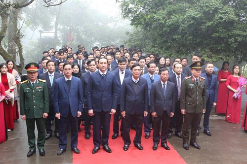 Phú Thọ dâng hương tưởng niệm các Vua Hùng