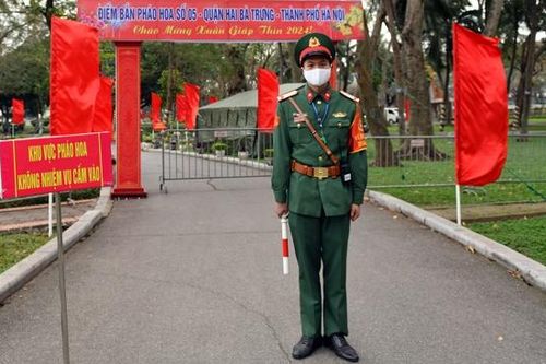 Trận địa pháo hoa đêm giao thừa tại Hà Nội.