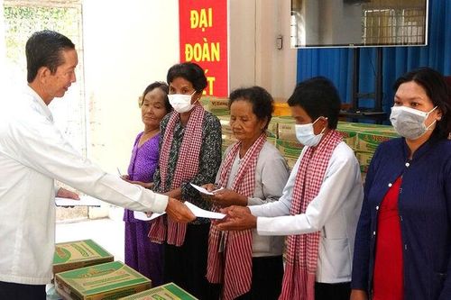 Mang niềm vui Tết đến với người khuyết tật huyện Tri Tôn