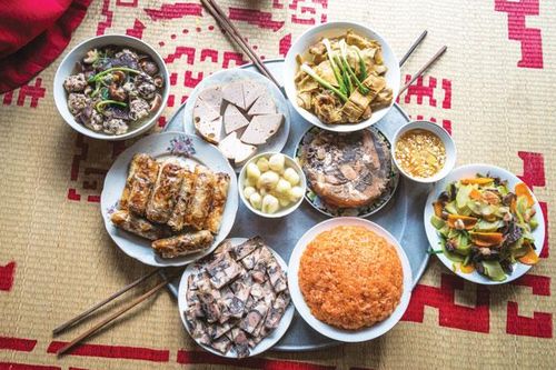 Sum vầy bên mâm cơm ngày Tết