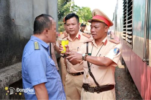 Vận động nhân viên ga Long Khánh cam kết không uống rượu, bia trong ca trực dịp Tết