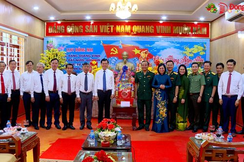 Lãnh đạo tỉnh chúc Tết Bộ Chỉ huy quân sự tỉnh và Công an tỉnh