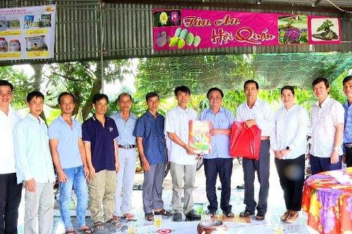 Bộ trưởng Bộ Nông nghiệp và Phát triển nông thôn Lê Minh Hoan chúc Tết Hội quán, hợp tác xã