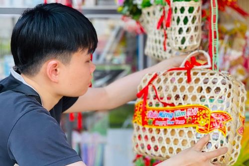 Nét xưa hồn Việt từ giỏ quà mây tre đan