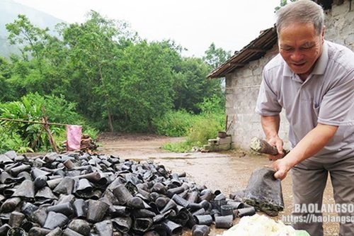 Người có uy tín, già làng 'truyền lửa' ở biên cương