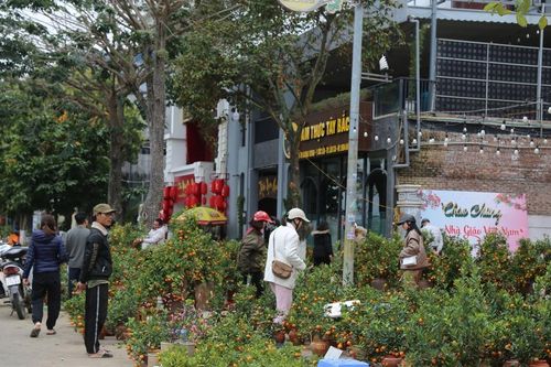Chợ hoa chiều 30 tết 'xả hàng' vẫn ế