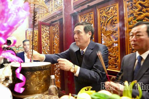 Dâng hương tưởng niệm các Vua Hùng Xuân Giáp Thìn 2024