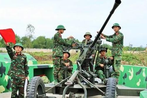 Xuân về bên tháp pháo