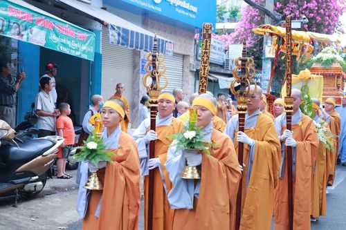 Lễ truy niệm, cung tống kim quan Ni trưởng Thích nữ Như Chơn đến nơi trà-tỳ