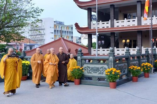 Đại lão Hòa thượng Thích Trí Quảng thăm chùa Phổ Quang và Việt Nam Quốc Tự ngày 30 Tết
