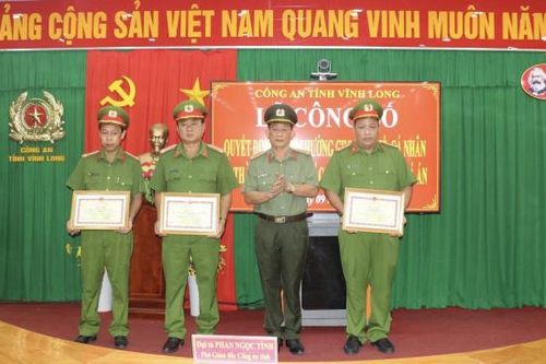 Khen thưởng tập thể, cá nhân khám phá nhanh vụ giết người phân xác ở Vĩnh Long