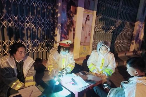 CSGT đón Tết ngoài đường đêm giao thừa