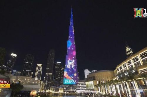 UAE trình diễn ánh sáng trên tháp Burj Khalifa