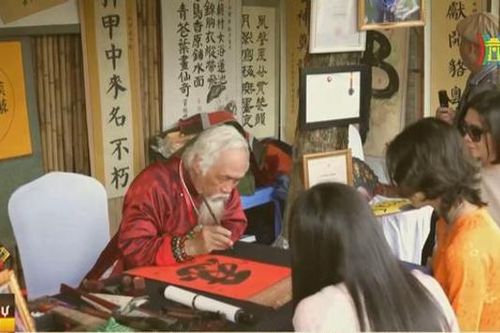 Người dân có nhiều lựa chọn vui chơi, giải trí dịp Tết