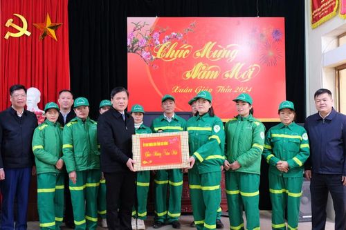 Phó Chủ tịch UBND tỉnh Trịnh Trường Huy thăm, tặng quà các đơn vị trực Tết nguyên đán Giáp Thìn