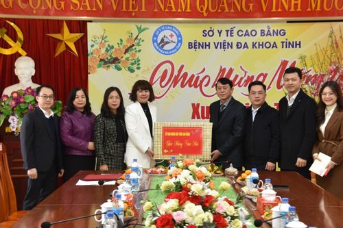 Chủ tịch UBND tỉnh Hoàng Xuân Ánh thăm, chúc Tết và động viên các lực lượng thực hiện nhiệm vụ trực Tết