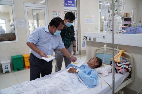 Thăm hỏi, tặng quà Tết bệnh nhân và y, bác sĩ