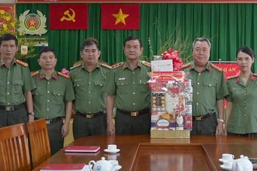 Trung tướng Lê Hồng Nam, Giám đốc Công an TPHCM thăm, chúc Tết các đơn vị