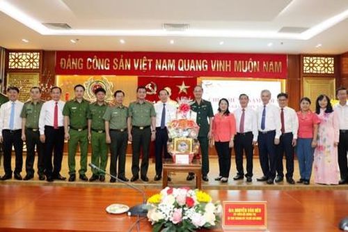 Bí thư Thành ủy Nguyễn Văn Nên chúc Tết, động viên Công an TPHCM đêm Giao thừa